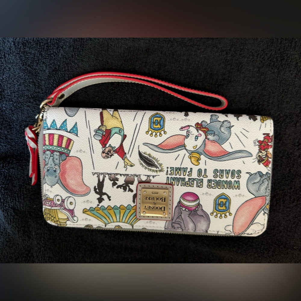 Brand New Dooney & Bourke Dumbo Wallet